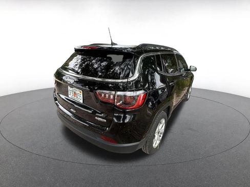 Used 2025 Jeep Compass Latitude AWD/4WD image 7