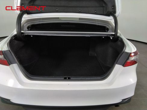 Used 2022 Toyota Camry LE FWD image 9