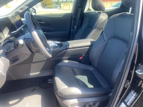 Used 2024 Toyota Crown Limited image 10