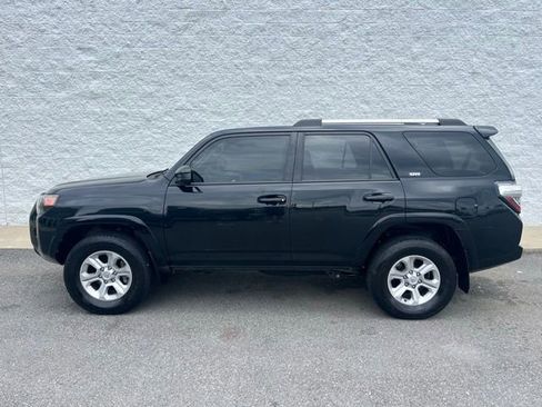 Used 2022 Toyota 4Runner SR5 image 3