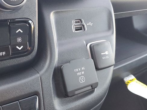 Used 2025 RAM ProMaster 2500 w/ Convenience Group image 18