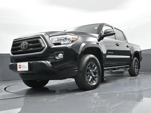 Certified 2023 Toyota Tacoma SR5 w/ Technology Package image 28