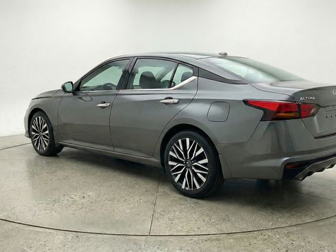 Used 2025 Nissan Altima 2.5 SV FWD image 6