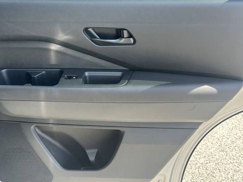 Used 2025 Nissan Pathfinder SV FWD image 16