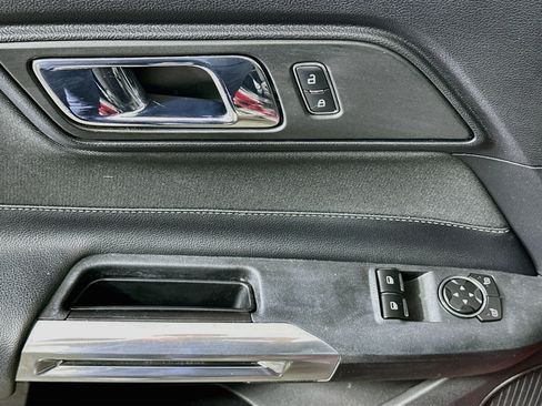 Used 2015 Ford Mustang Coupe RWD image 15