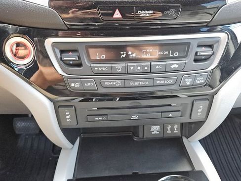 Used 2016 Honda Pilot Touring image 20