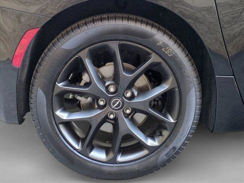 New 2026 Chrysler Pacifica Limited image 9