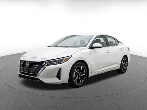 Used 2025 Nissan Sentra SV FWD image 3