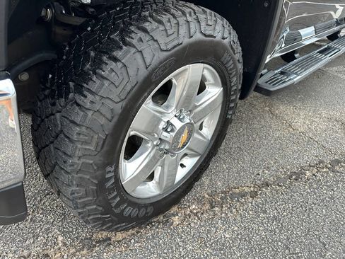 Used 2022 Chevrolet Silverado 2500 LTZ AWD/4WD image 9