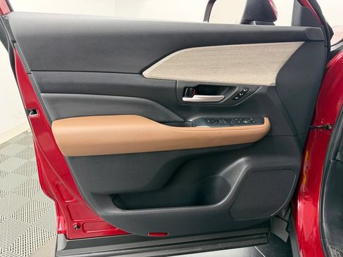 Certified 2024 Toyota Grand Highlander AWD image 18