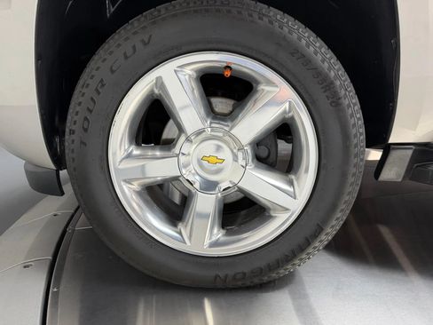Used 2009 Chevrolet Avalanche LTZ AWD/4WD image 2
