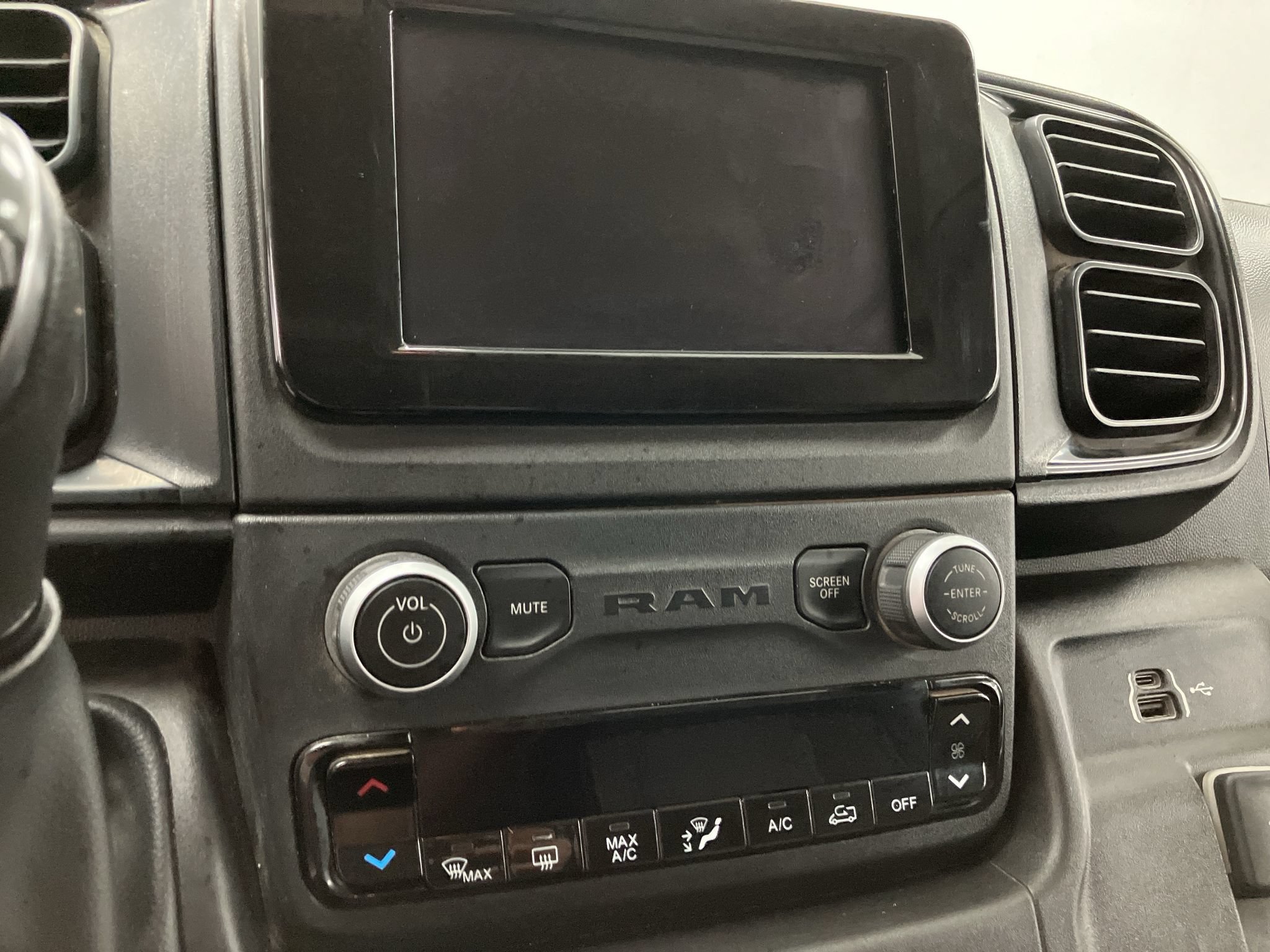 Used 2024 RAM ProMaster 2500 w/ Convenience Group FWD image 13
