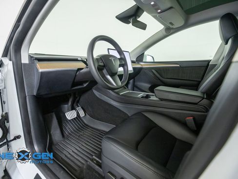 Used 2024 Tesla Model Y Performance AWD/4WD image 10