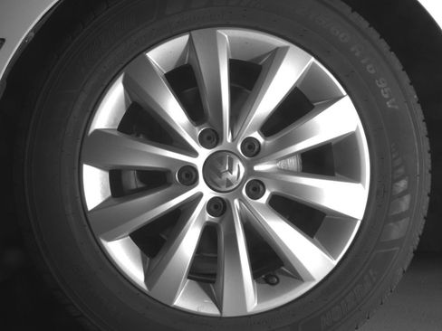 Used 2019 Volkswagen Beetle 2.0T S FWD image 14