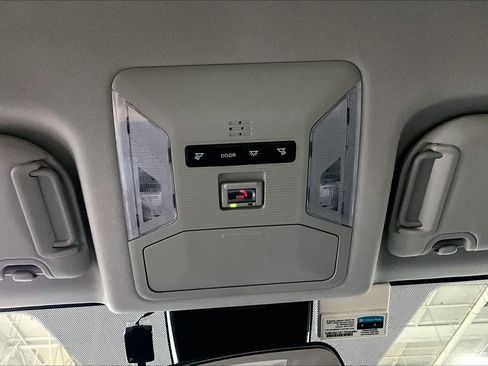 Used 2021 Toyota RAV4 XLE AWD/4WD image 34