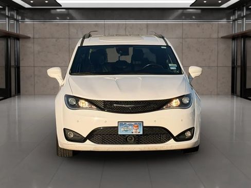 Used 2019 Chrysler Pacifica Touring-L Plus w/ Advanced Safetytec Group FWD image 3