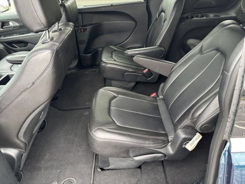 Used 2025 Chrysler Pacifica Select FWD image 26