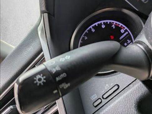 Used 2021 Toyota Camry SE image 12