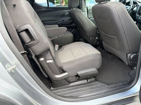 Used 2023 Chevrolet Traverse LT FWD image 15