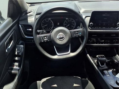 Used 2024 Nissan Rogue SV AWD/4WD image 4
