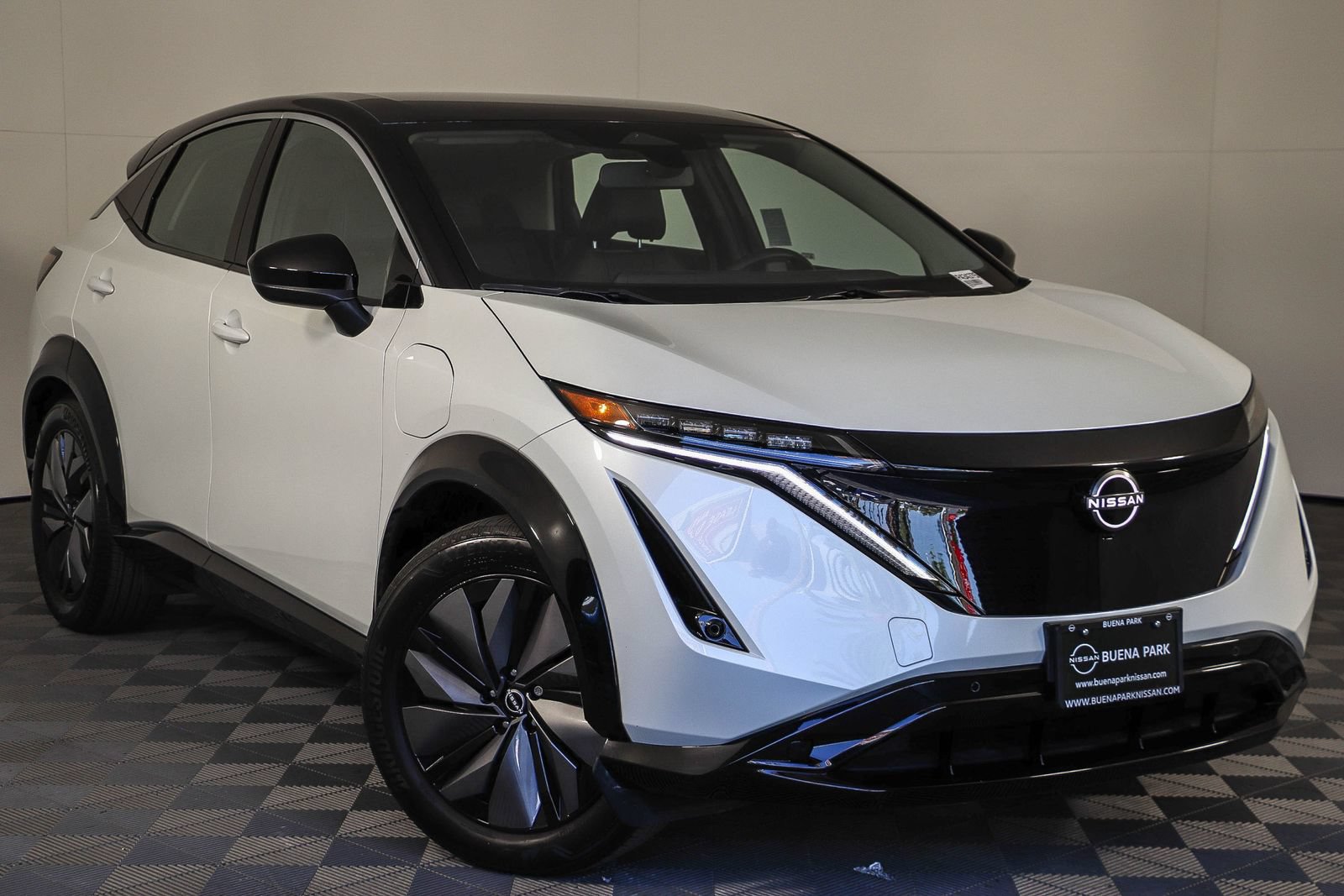 Used 2024 Nissan Ariya FWD image 1