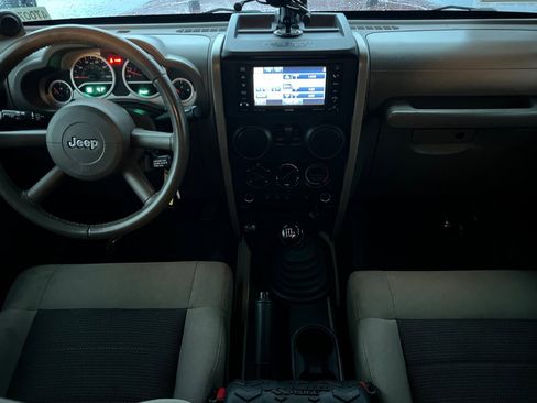 Used 2010 Jeep Wrangler Rubicon w/ PWR Convenience Group image 13
