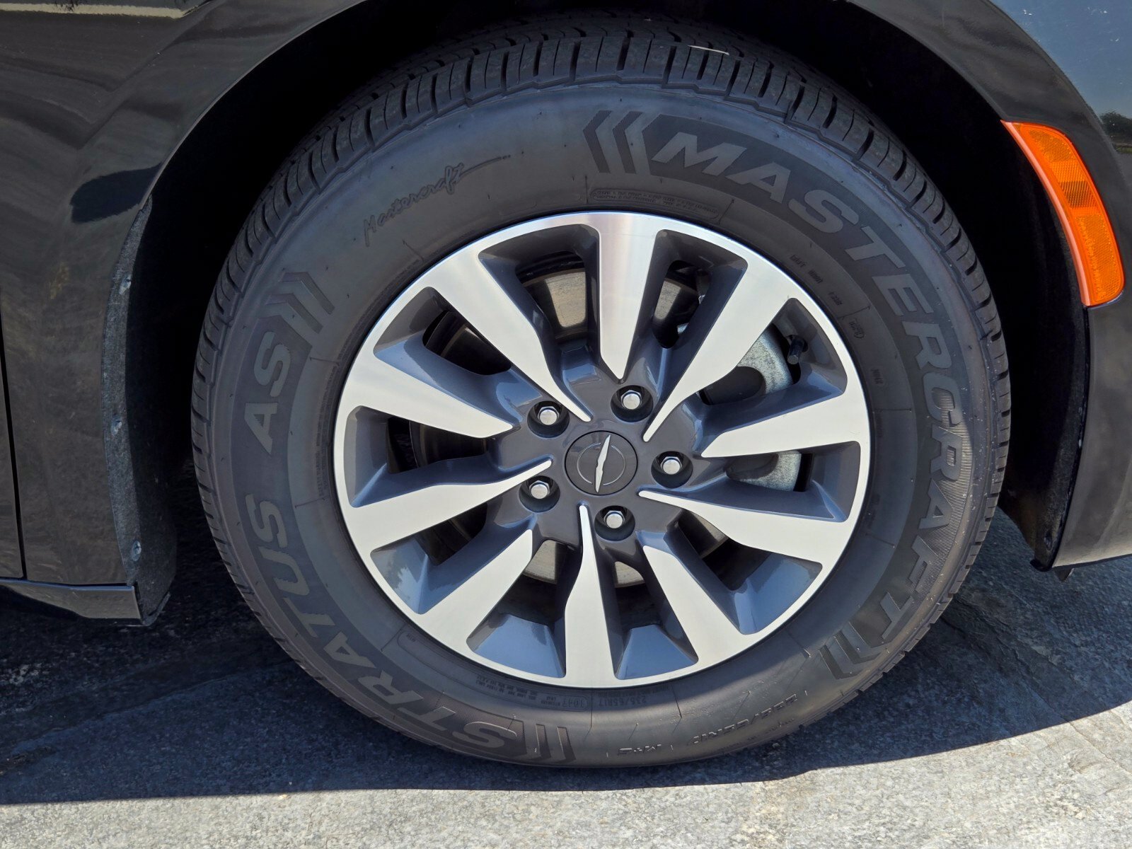Used 2024 Chrysler Pacifica Limited FWD image 20