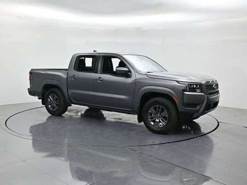 Used 2026 Nissan Frontier SV RWD image 3