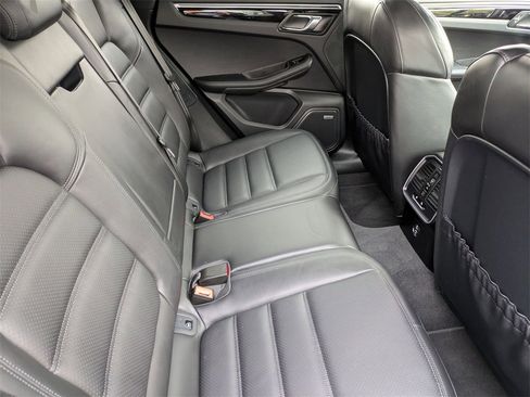 Used 2022 Porsche Macan S image 34