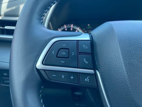 Certified 2025 Toyota Highlander XLE FWD image 16