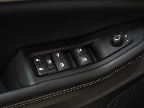 Used 2024 Jeep Grand Cherokee Limited w/ Black Appearance Package AWD/4WD image 19