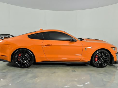 Used 2021 Ford Mustang Shelby GT500 w/ Technology Package RWD image 11