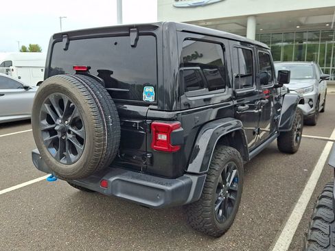 Used 2022 Jeep Wrangler Unlimited Sahara w/ Cold Weather Group AWD/4WD image 4