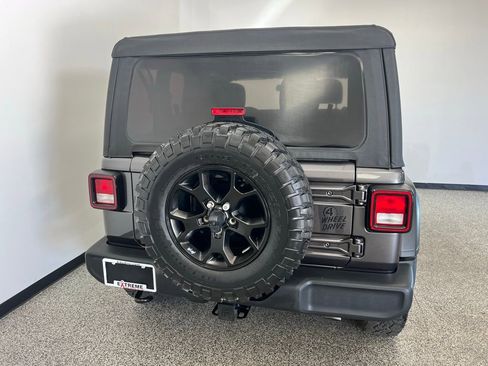 Used 2022 Jeep Wrangler Willys image 6