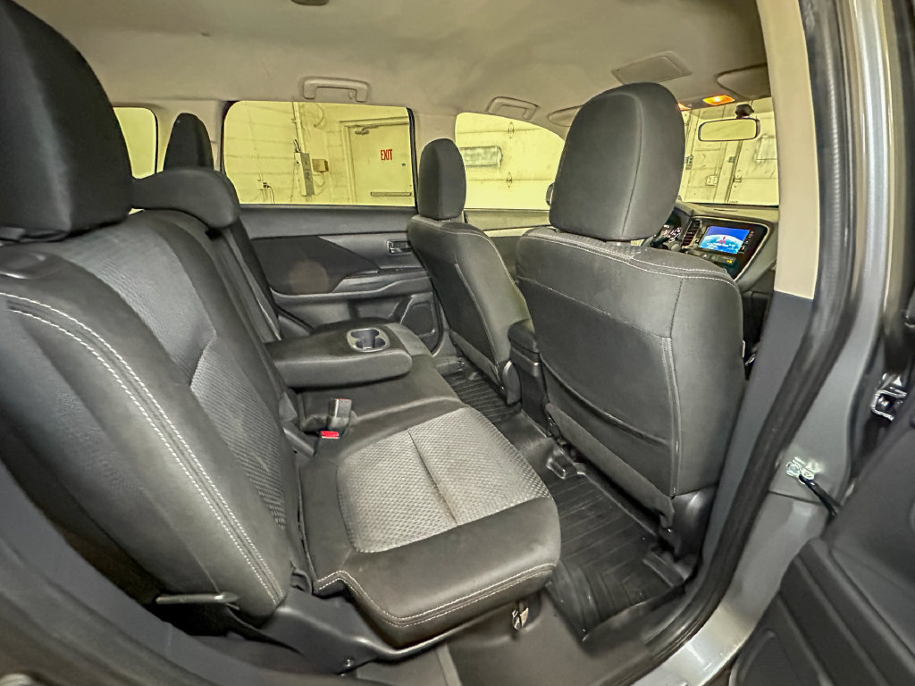 Used 2018 Mitsubishi Outlander AWD image 26