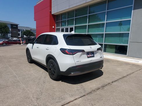 Used 2023 Honda HR-V Sport image 4