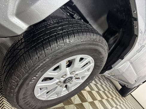 Used 2025 Toyota Tacoma SR5 AWD/4WD image 33