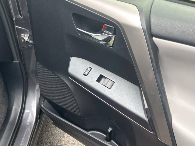 Used 2017 Toyota RAV4 XLE AWD/4WD image 28