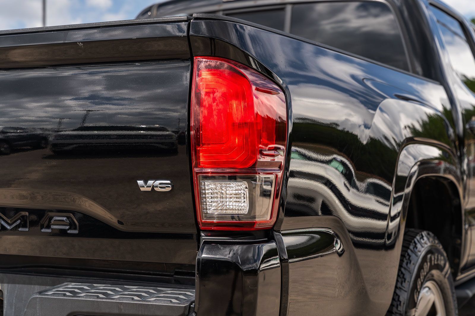 Used 2021 Toyota Tacoma SR AWD/4WD image 14