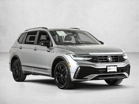 Used 2022 Volkswagen Tiguan SE R-Line image 3