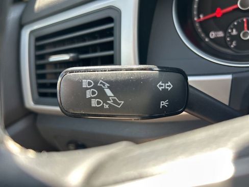 Used 2021 Volkswagen Atlas SE image 22