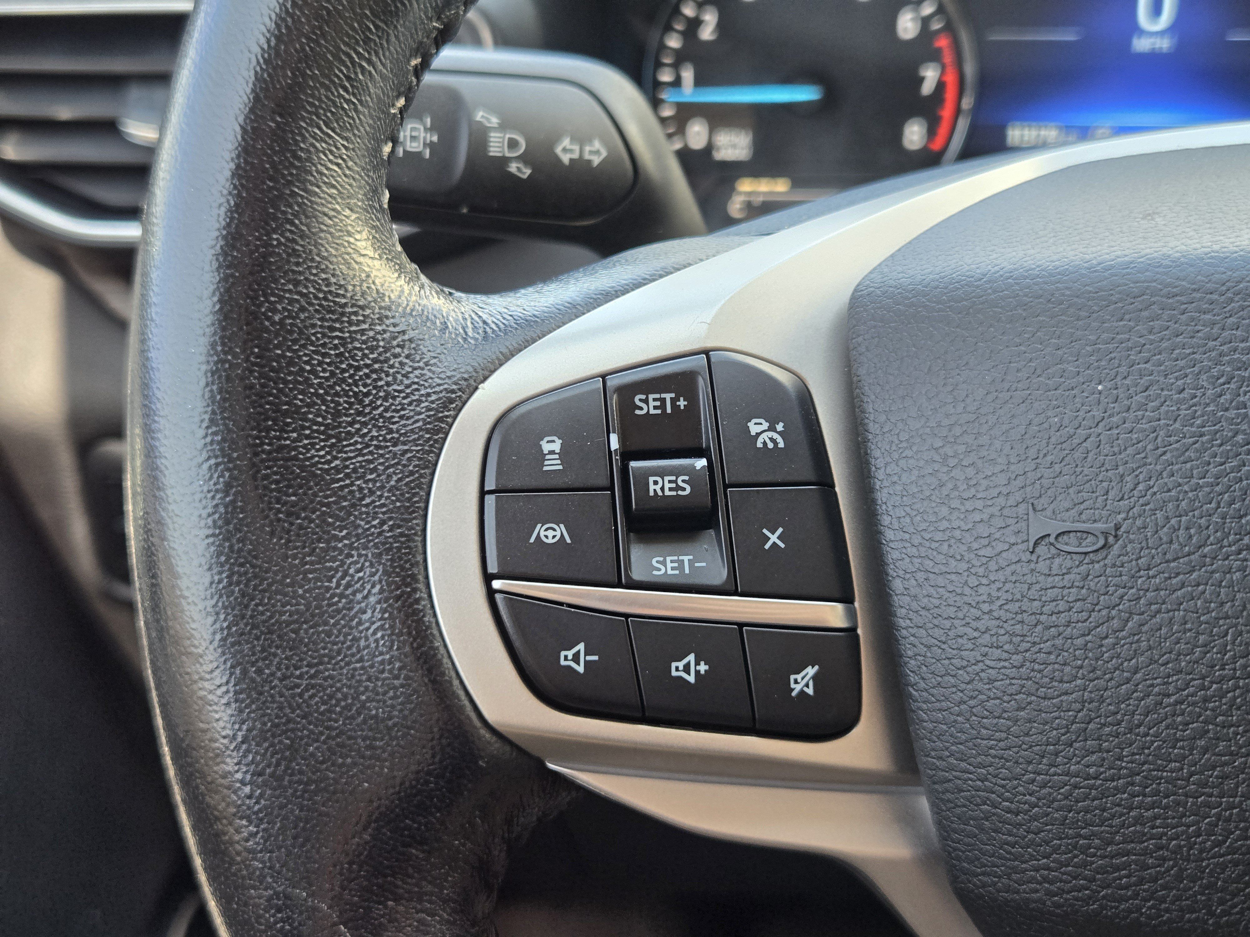 Used 2021 Ford Explorer Limited w/ Equipment Group 301A AWD/4WD image 28
