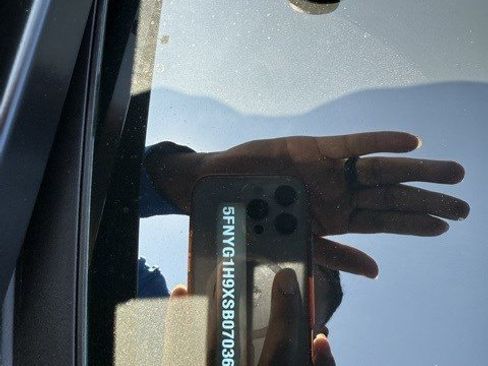 Used 2025 Honda Pilot Black Edition image 2