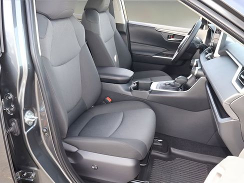 Certified 2025 Toyota RAV4 XLE w/ Convenience Package image 15