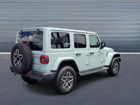 Used 2024 Jeep Wrangler Unlimited Sahara AWD/4WD image 3