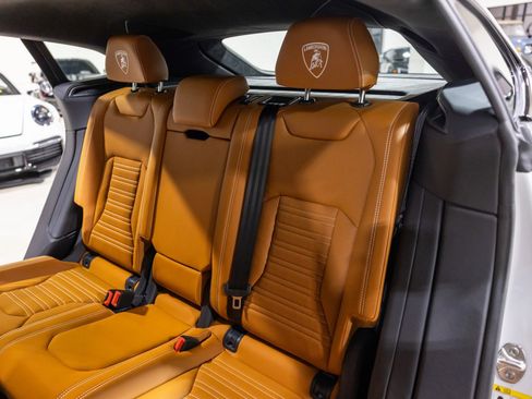 Used 2025 Lamborghini Urus SE image 36