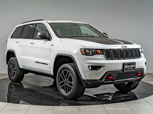 Used 2019 Jeep Grand Cherokee Trailhawk AWD/4WD image 3