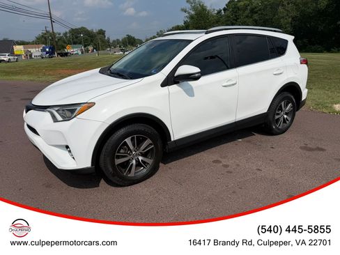 Used 2018 Toyota RAV4 XLE FWD image 2
