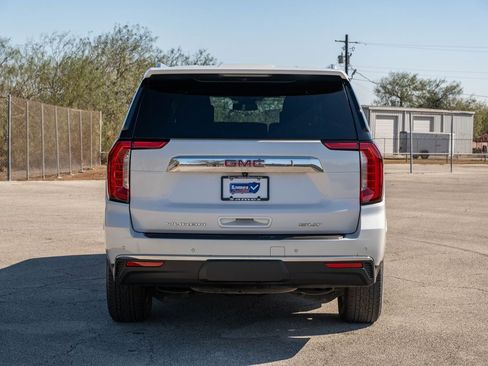 Used 2023 GMC Yukon XL SLT w/ SLT Premium Package image 6