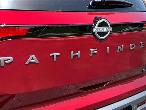 New 2026 Nissan Pathfinder SL w/ SL Premium Package (P04) FWD image 15